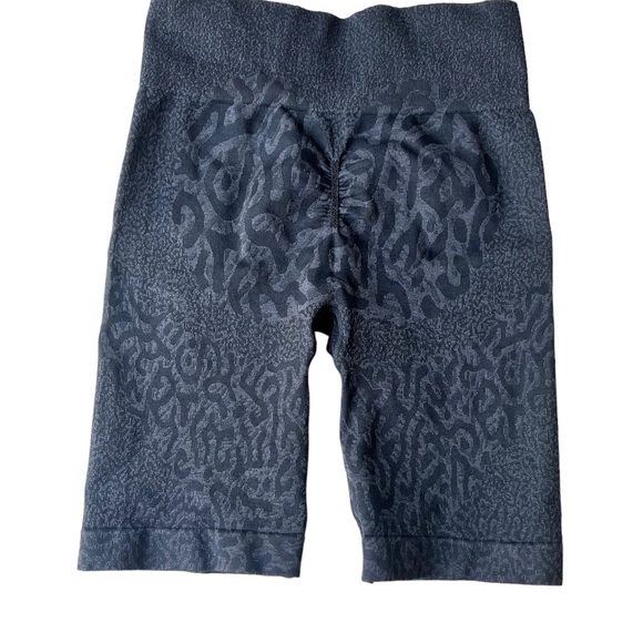 Gymshark Shorts Size M - Picture 2 of 3